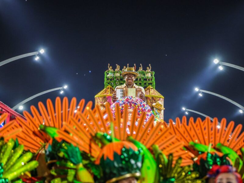 MST celebra a Acadêmicos do Tatuapé, que desfilará entre as campeãs do Carnaval de SP