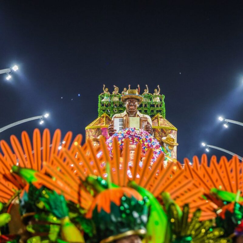 MST celebra a Acadêmicos do Tatuapé, que desfilará entre as campeãs do Carnaval de SP