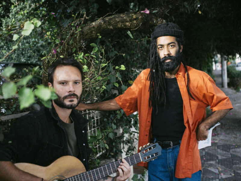 João Menezes e Paulo Novaes misturam universos e fazem do encontro uma “Coisa Híbrida”