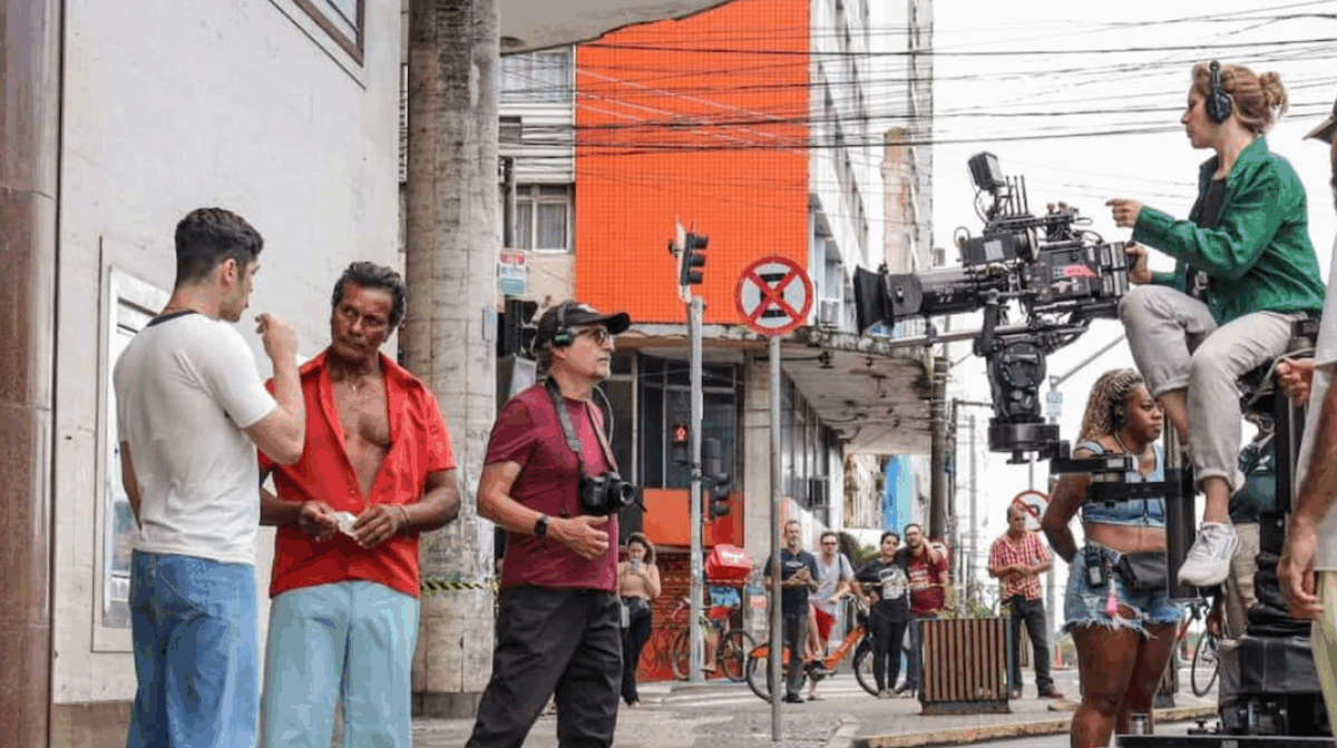 Cinema também é trabalho: a cadeia invisível de profissionais que faz um filme acontecer