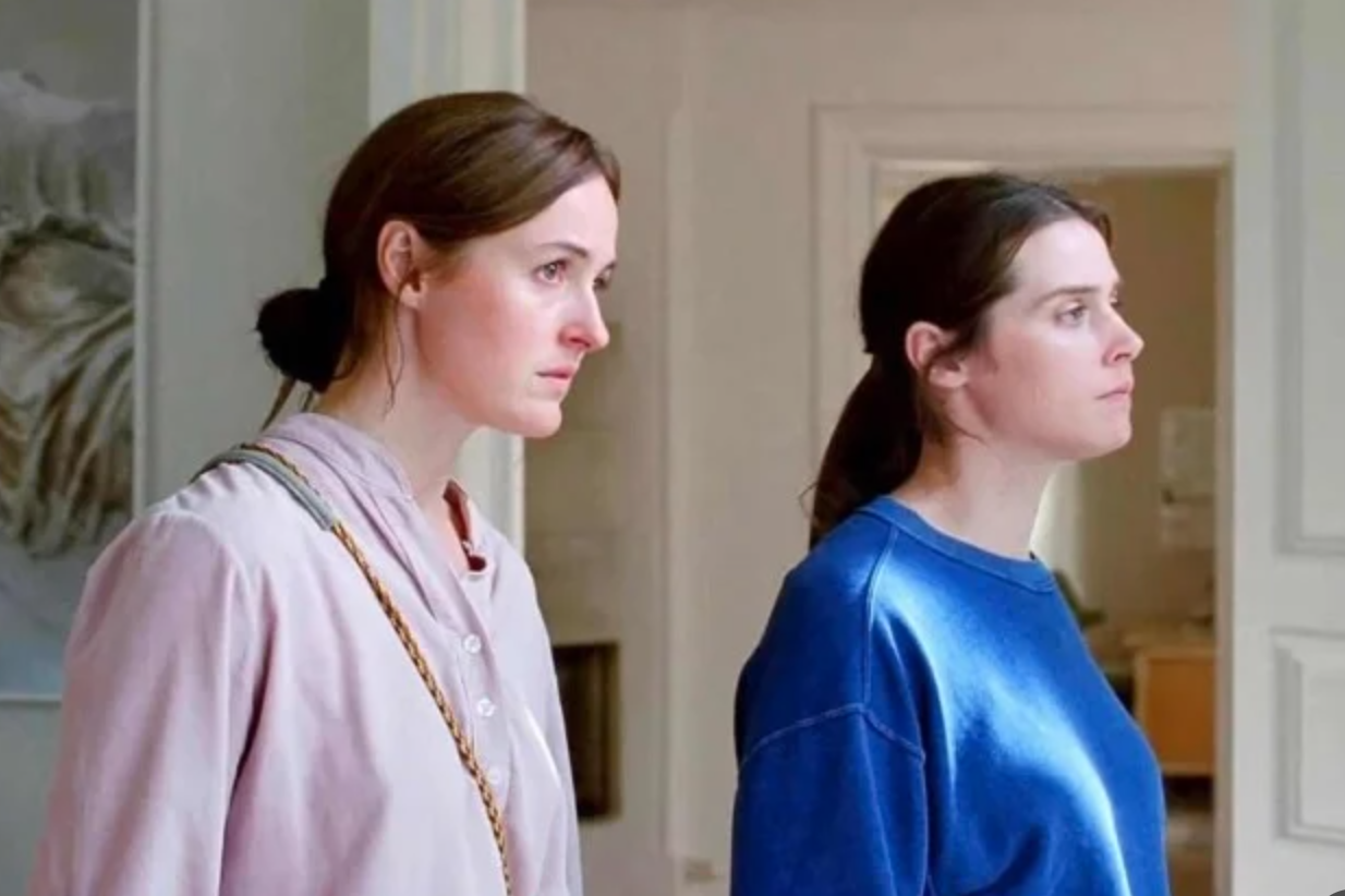 Quando o silêncio performa: “Valor Sentimental” transforma a contenção em potência dramática