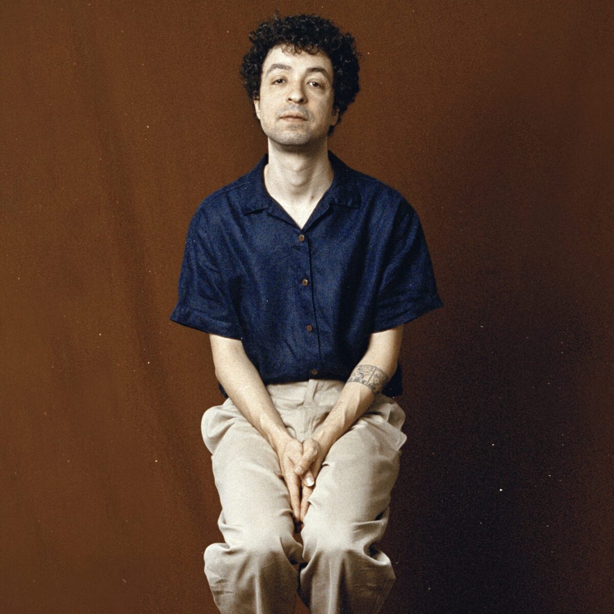 ‘Canções de Apartamento’ completa 15 anos e reafirma a poética do cotidiano na obra de Cícero