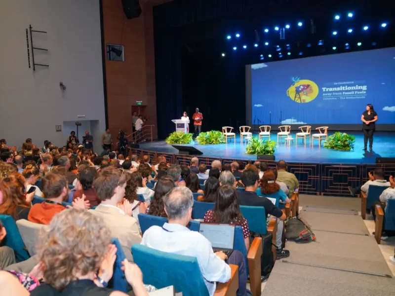 Em Santa Marta, cientistas mostram que a superação do petróleo é inevitável