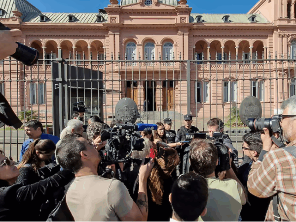 Milei veta o acesso de jornalistas à Casa Rosada pela primeira vez na democracia