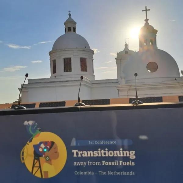 Fora do impasse das COPs, conferência em Santa Marta testa nova via para abandonar combustíveis fósseis