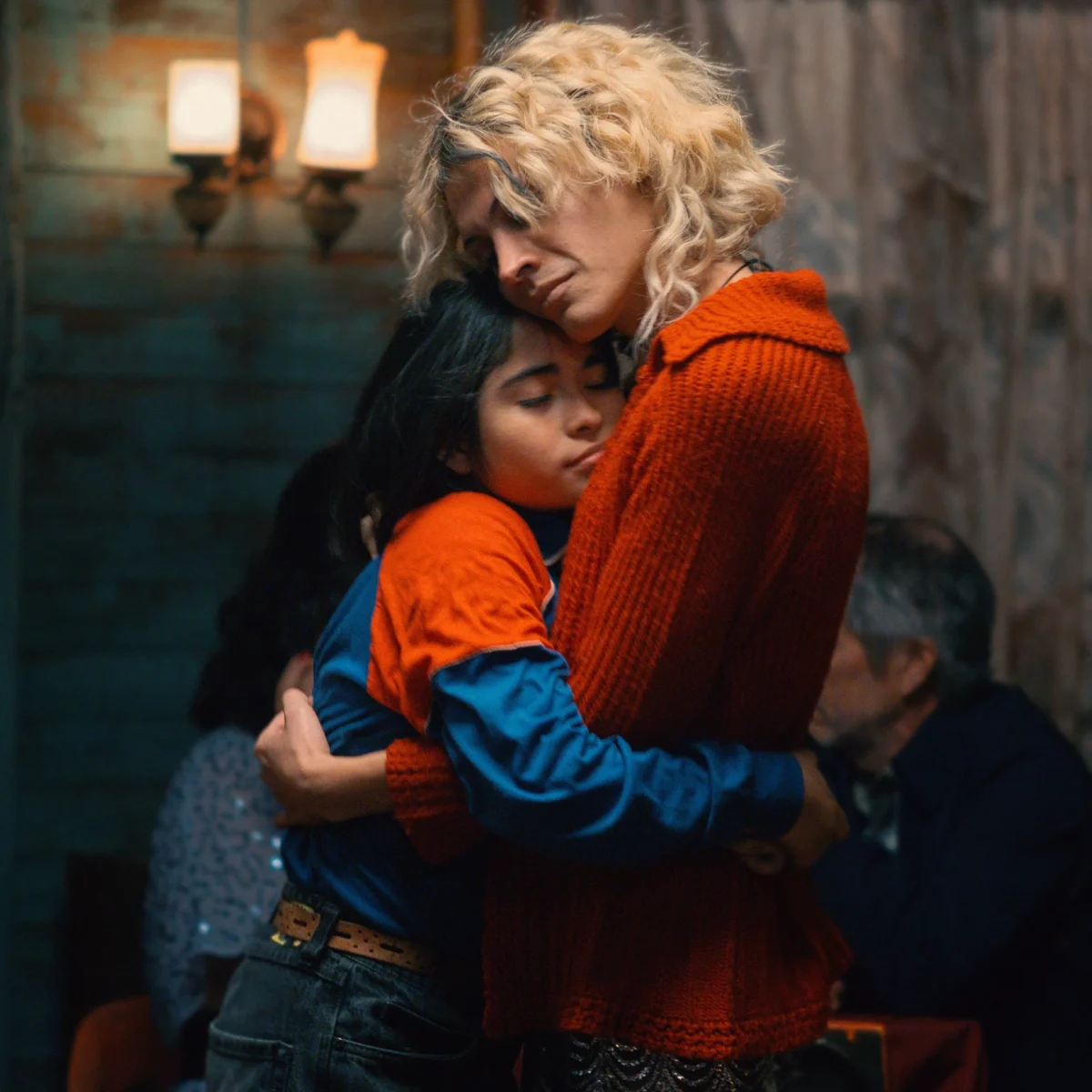 Entre desejo e repressão, ‘O Olhar Misterioso do Flamingo’ revela como o medo cria inimigos sociais