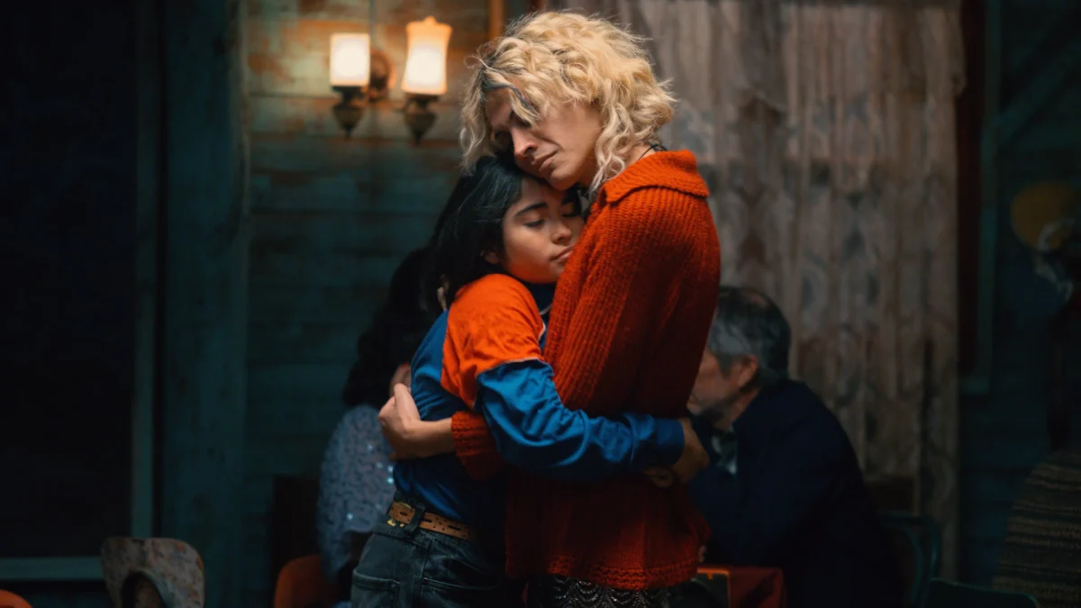 Entre desejo e repressão, ‘O Olhar Misterioso do Flamingo’ revela como o medo cria inimigos sociais