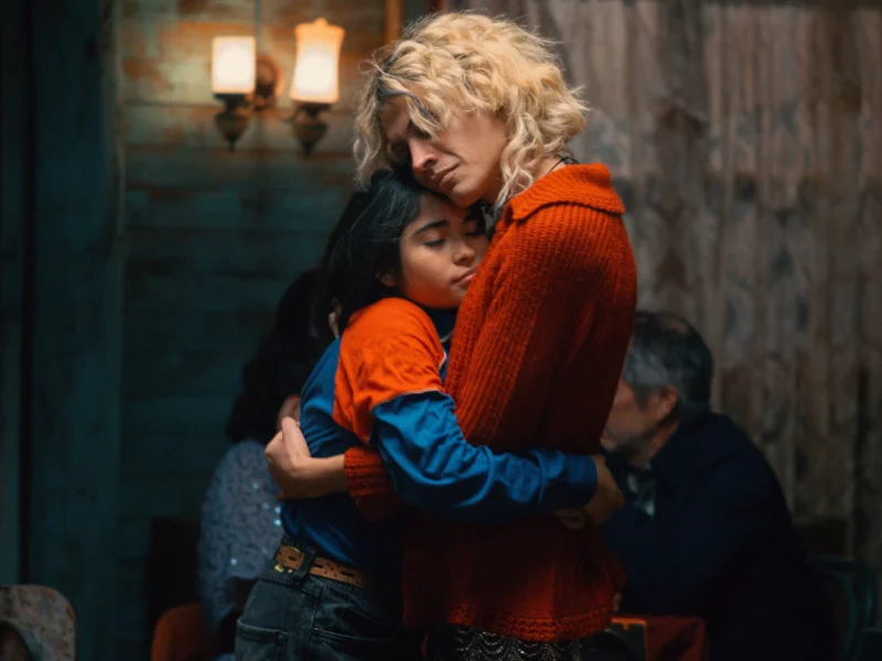 Entre desejo e repressão, ‘O Olhar Misterioso do Flamingo’ revela como o medo cria inimigos sociais