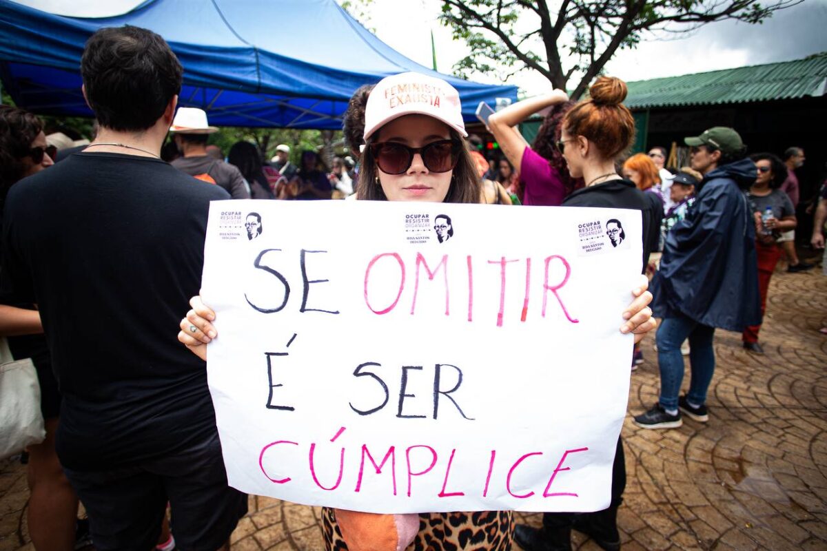 “Academia do estupro” expõe redes que ensinam homens a dopar e abusar de suas companheiras