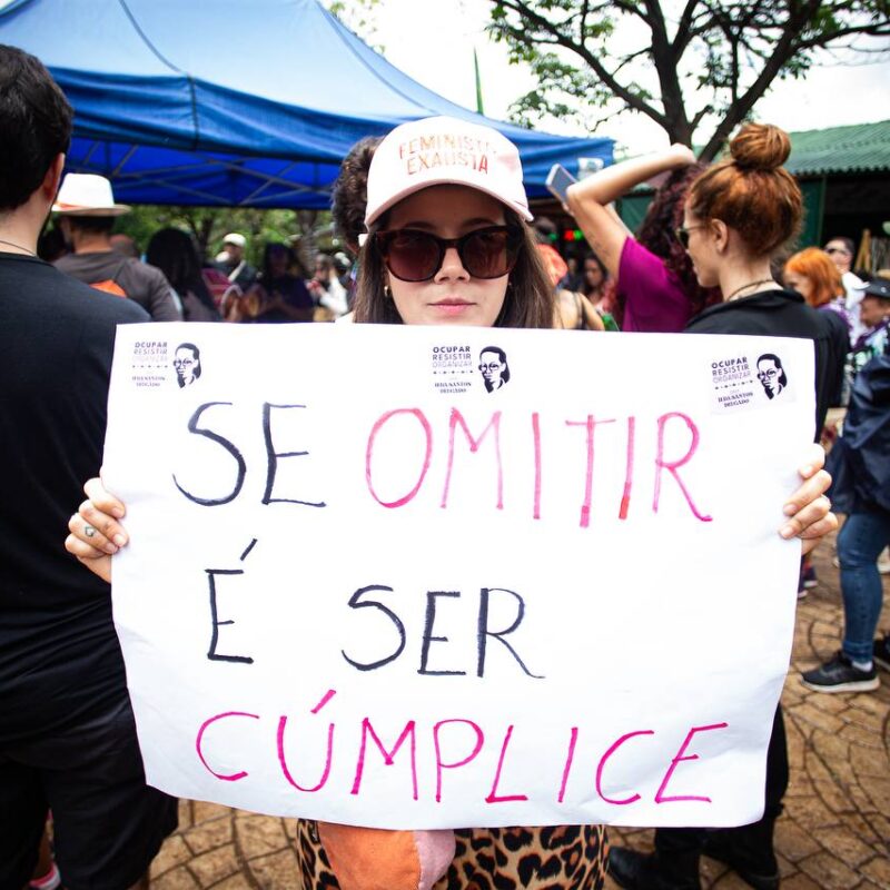 “Academia do estupro” expõe redes que ensinam homens a dopar e abusar de suas companheiras