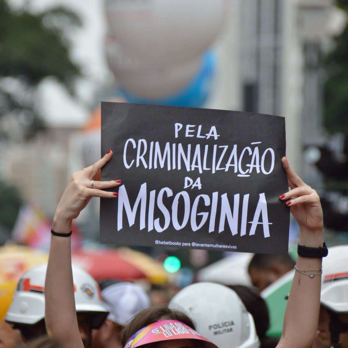 Abaixo-assinado pressiona Câmara a avançar com projeto que criminaliza a misoginia no Brasil
