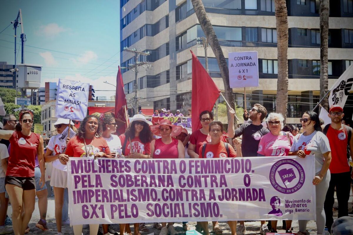 Mulheres lideram pressão pelo fim da escala 6×1 diante de dupla jornada e exaustão