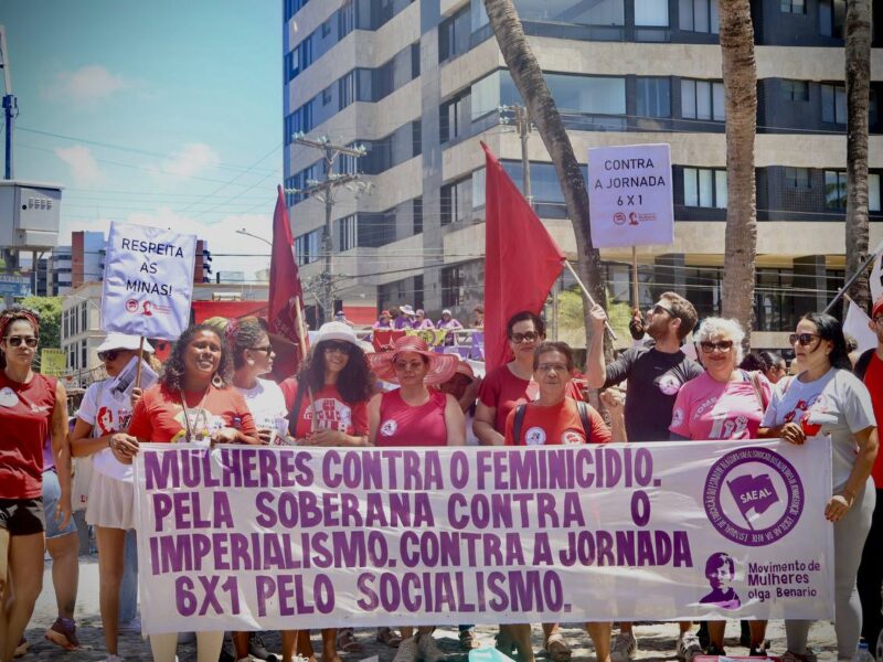 Mulheres lideram pressão pelo fim da escala 6×1 diante de dupla jornada e exaustão