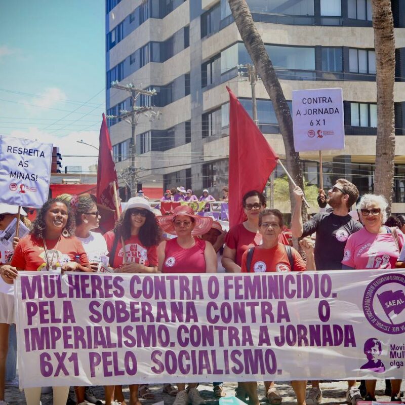 Mulheres lideram pressão pelo fim da escala 6×1 diante de dupla jornada e exaustão