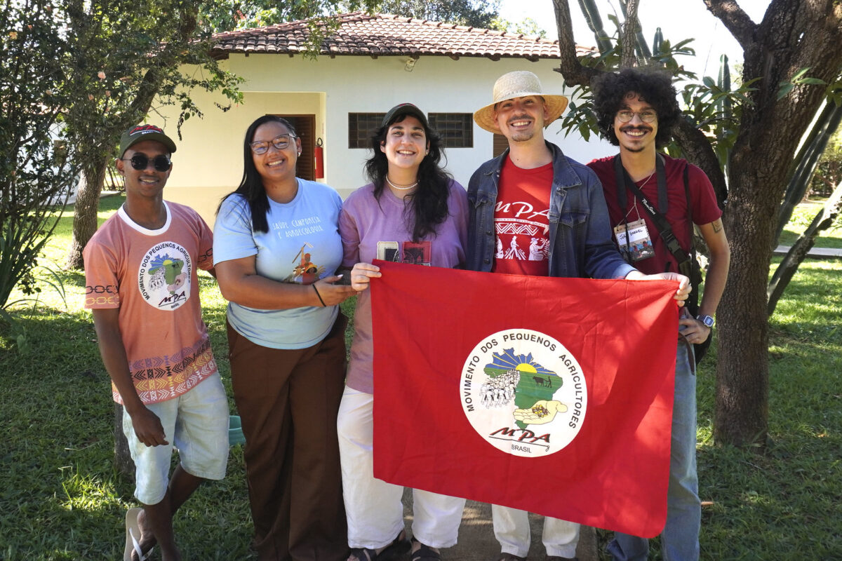 Mil camponeses se reúnem em Brasília para o 4º Encontro Nacional do Movimento dos Pequenos Agricultores