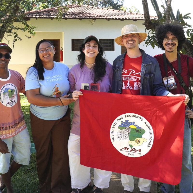 Mil camponeses se reúnem em Brasília para o 4º Encontro Nacional do Movimento dos Pequenos Agricultores