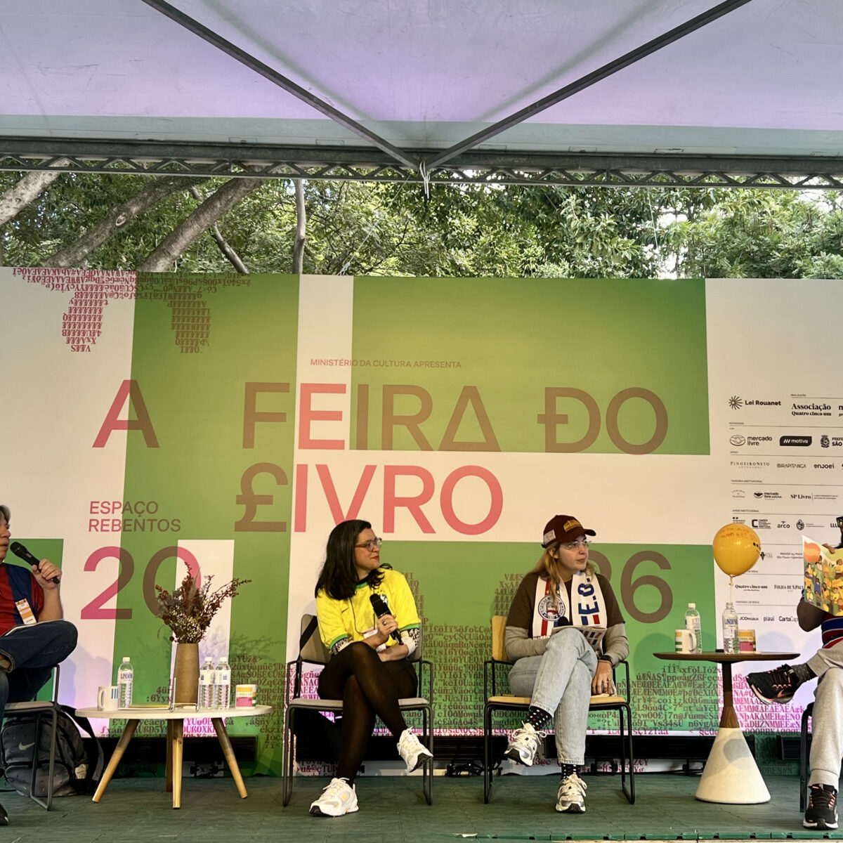 Autores defendem mais representatividade no futebol e na literatura infantil durante debate na Feira do Livro
