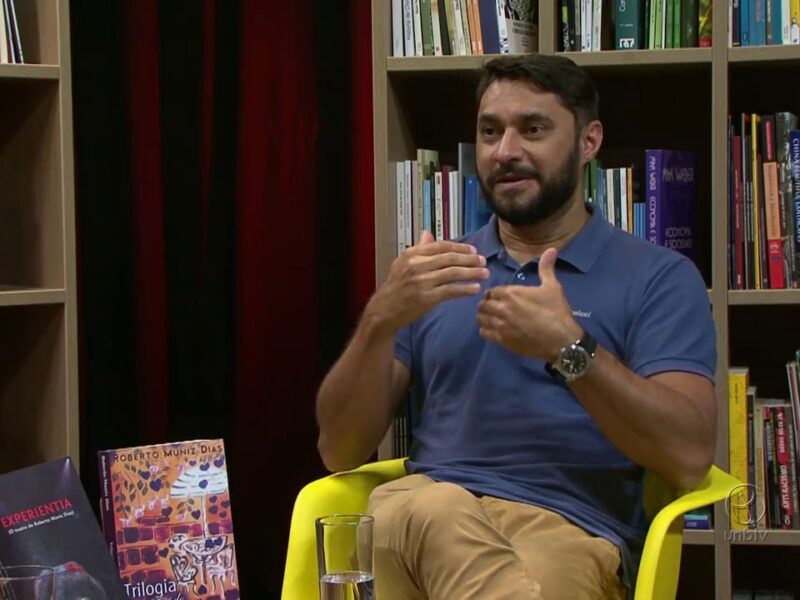 A literatura como registro e resistência: Roberto Muniz Dias fala sobre escrita e memória LGBTQIA+