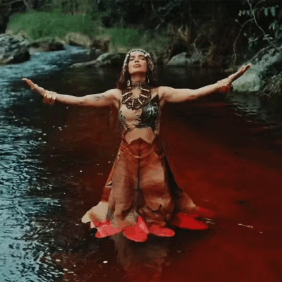 Anitta transforma espiritualidade, autoconhecimento e crítica ao extremismo em eixo de “Equilibrium”