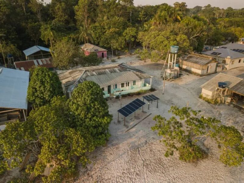 Comunidade indígena no Amazonas recebe usina solar e deixa de consumir 35 mil litros de diesel por ano