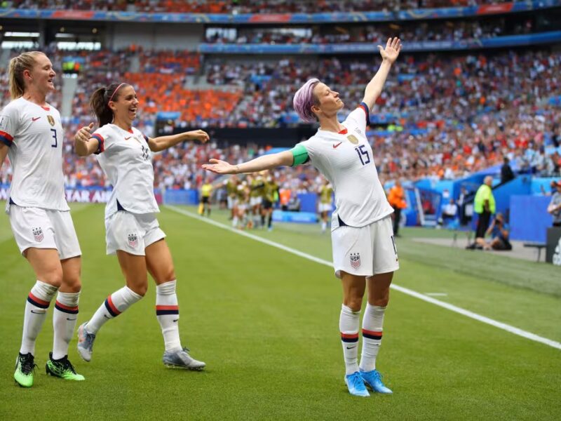 Em oito dos 48 países da Copa do Mundo, as mulheres são as protagonistas no futebol
