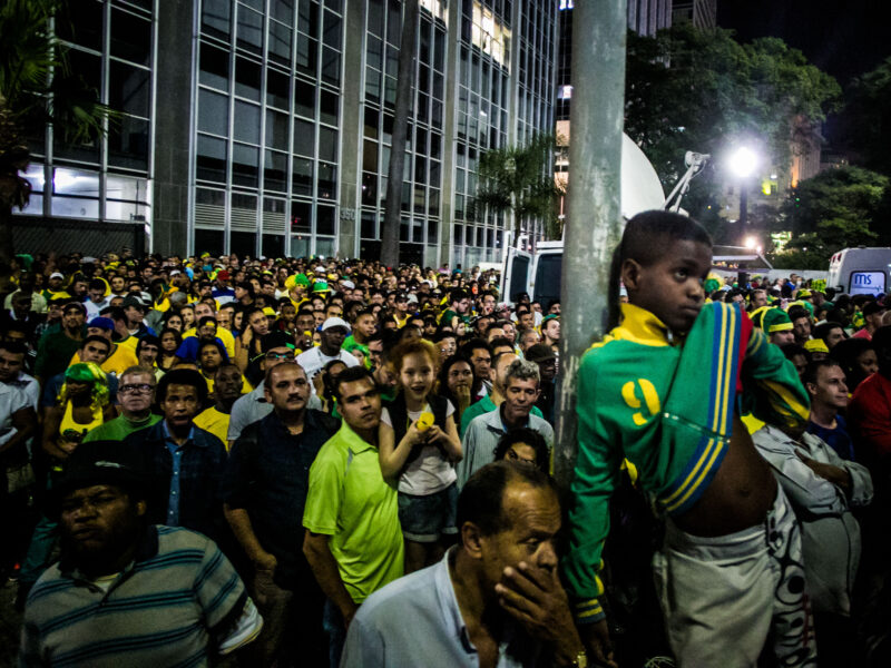 Torcedores vivem a Copa do Mundo longe dos estádios