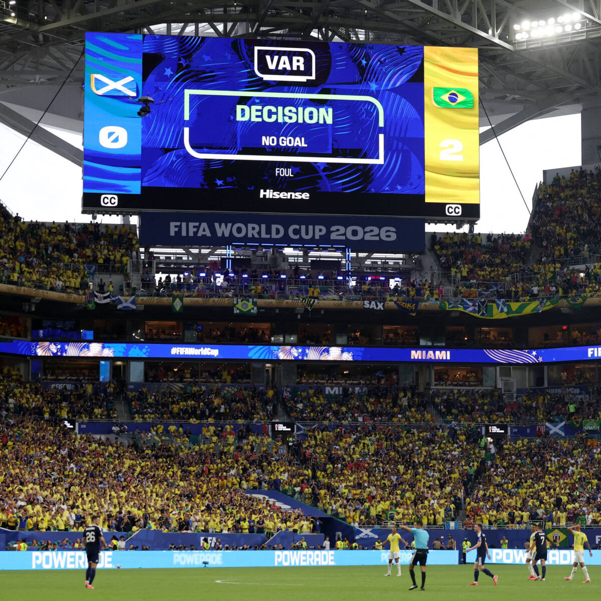 VAR reduz erros, mas adia grito de gol
