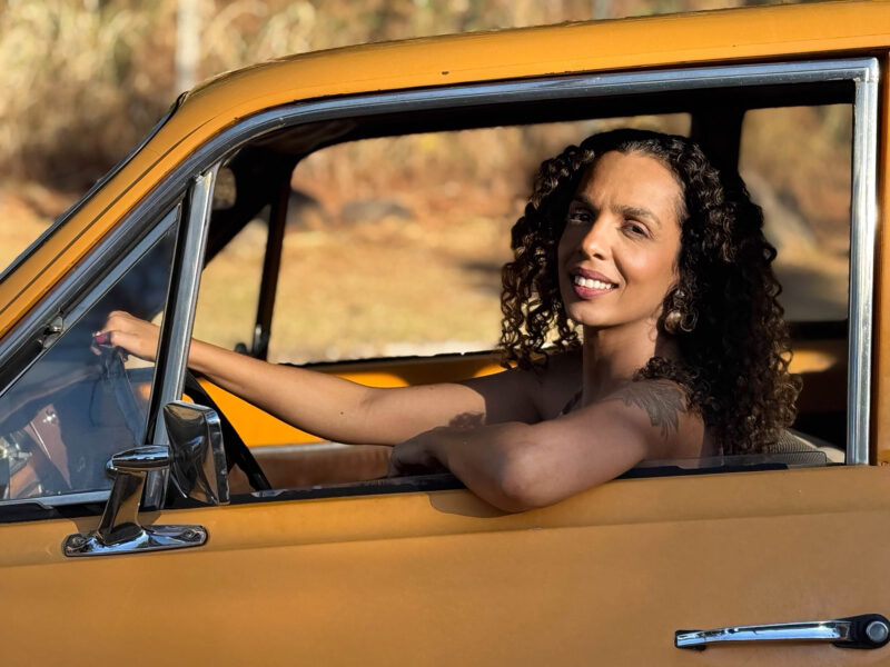 “Pela Estrada”: Giselle Couto mergulha no ijexá e celebra a espiritualidade em novo single