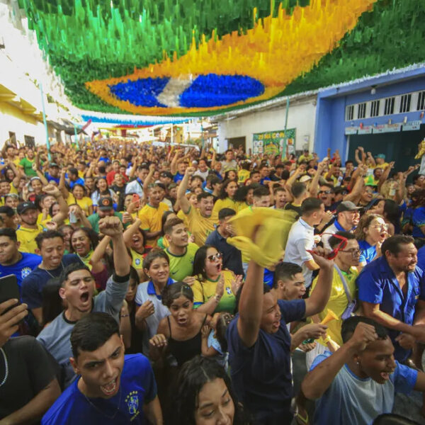 O país que só existe de quatro em quatro anos