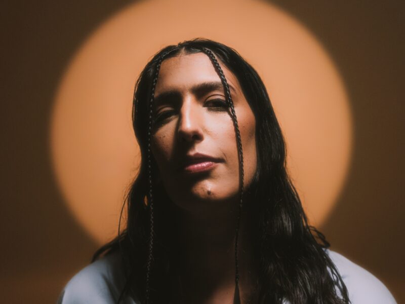 Ashibah apresenta Human, álbum de estreia construído ao longo de sete anos 