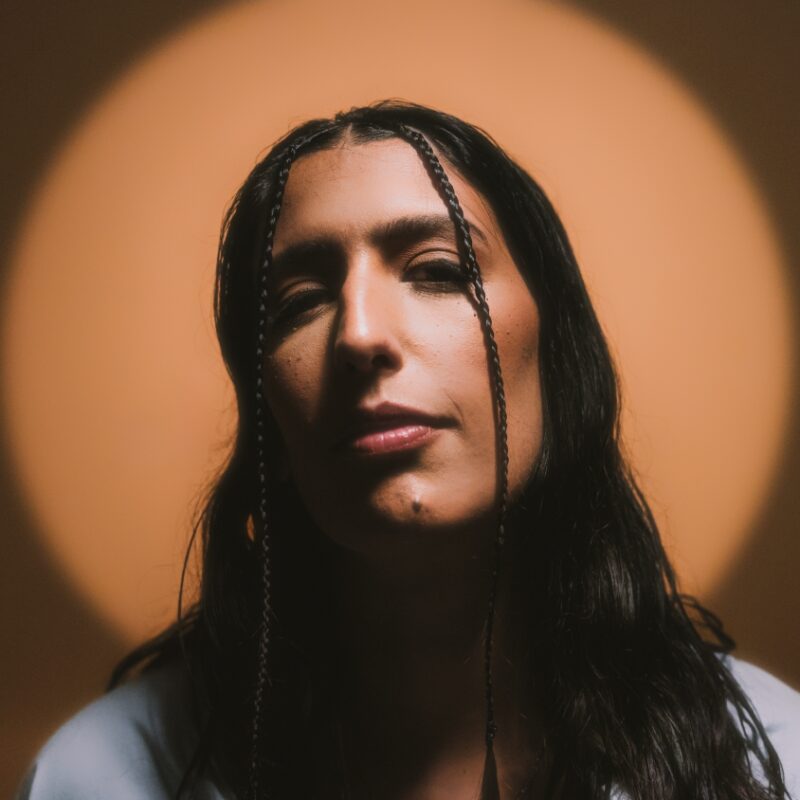 Ashibah apresenta Human, álbum de estreia construído ao longo de sete anos 