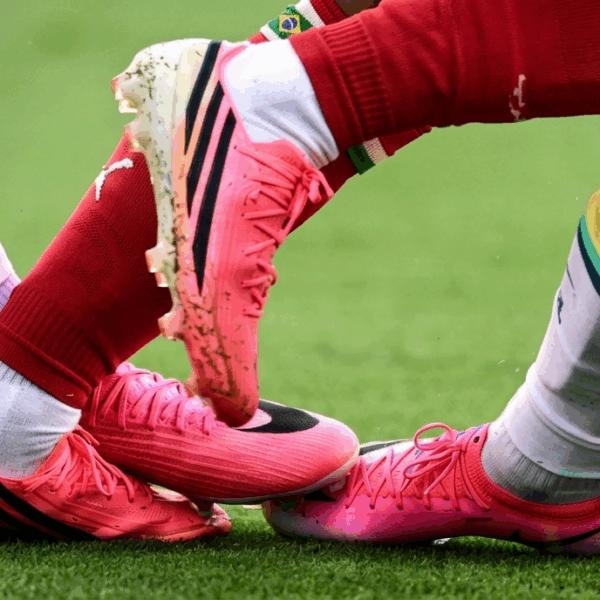 A Copa das chuteiras rosas: quando a busca por destaque produz a padronização