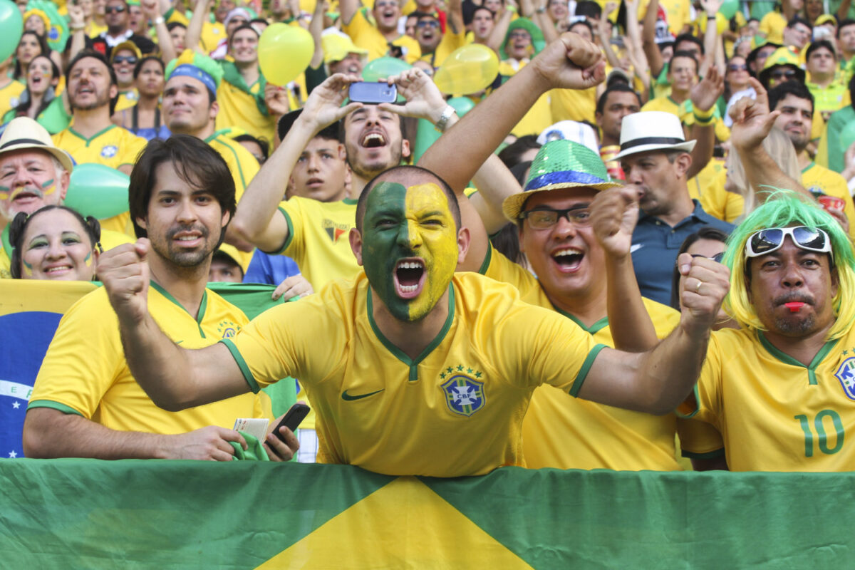 Desconfiança cresce e desafia relação entre torcida e Seleção Brasileira