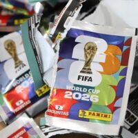 Campanha transforma resíduos das figurinhas da Copa em doações para crianças com câncer