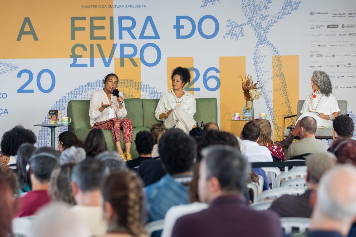 Estelle-Sarah Bulle e Bianca Santana discutem memória, identidade e escrita negra na Feira do Livro