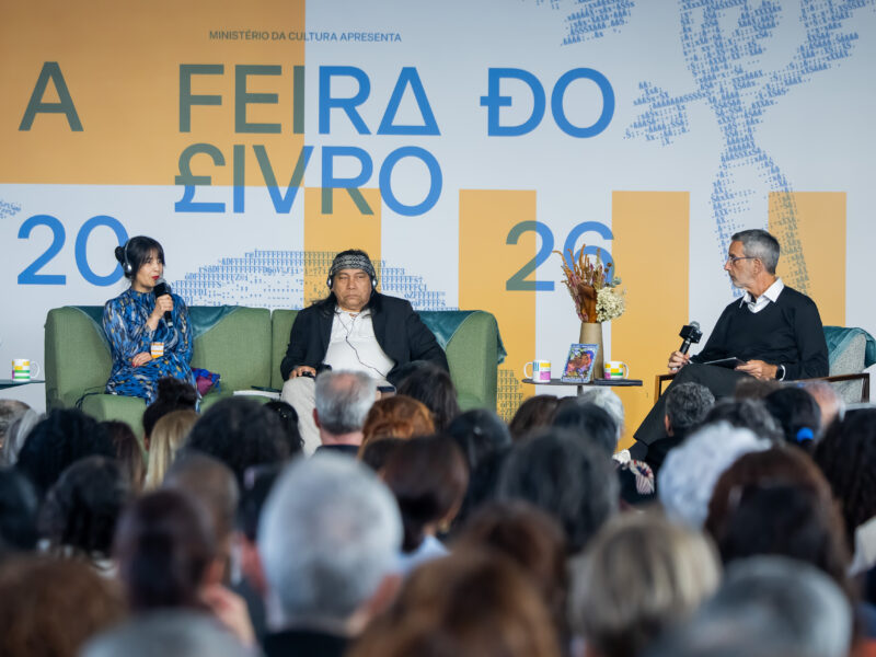Daniela Catrileo e Daniel Munduruku discutem memória, território e resistência indígena na Feira do Livro