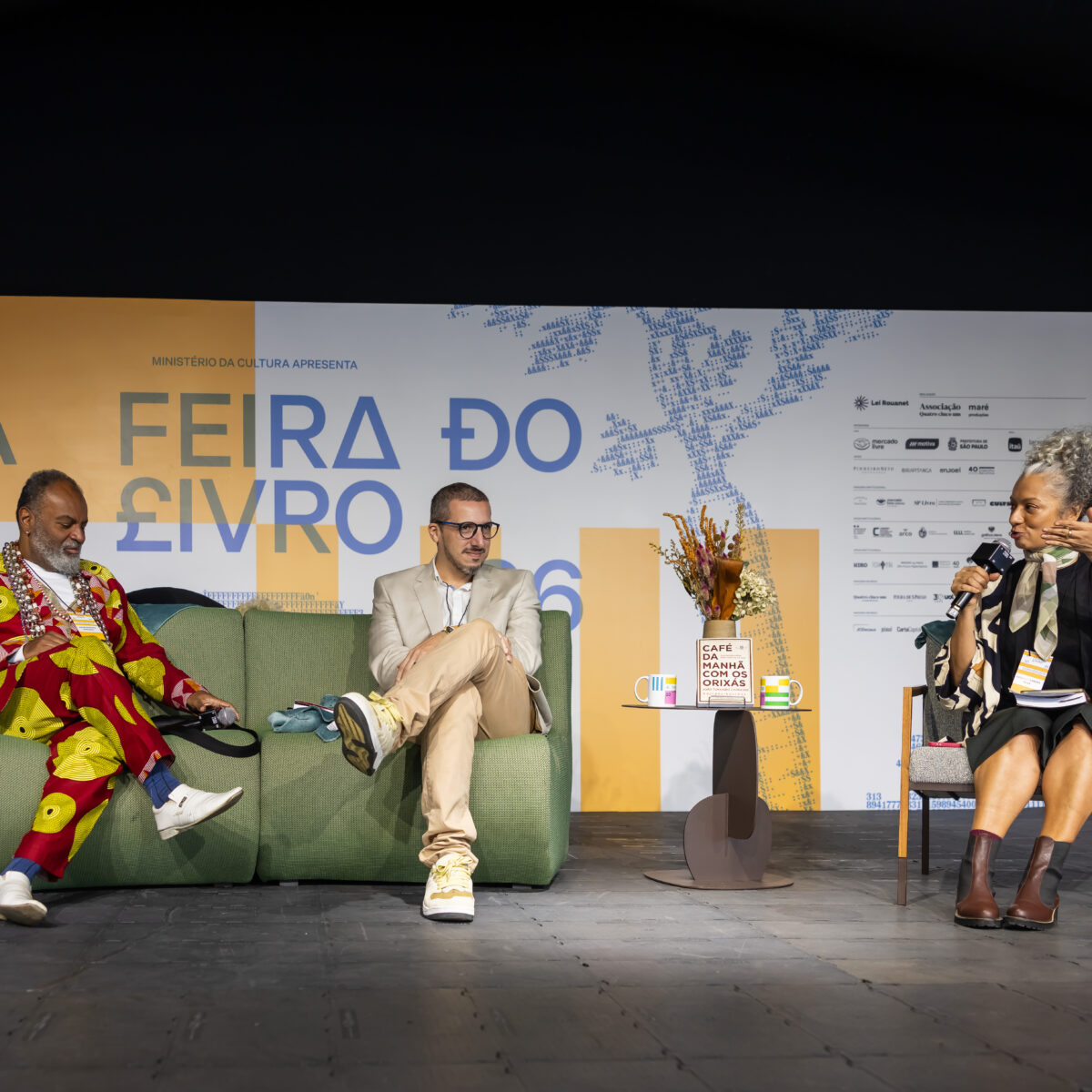 Reencantar e resistir pela espiritualidade, pela política e pelo direito de sentir