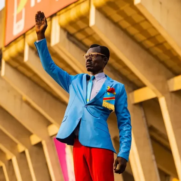 Michel Nkuka Mboladinga: o homem que virou “torcedor-estátua” na RD Congo