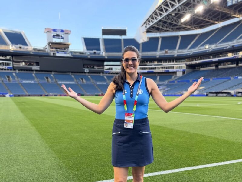 Renata Silveira faz história ao narrar Copa do Mundo direto do estádio