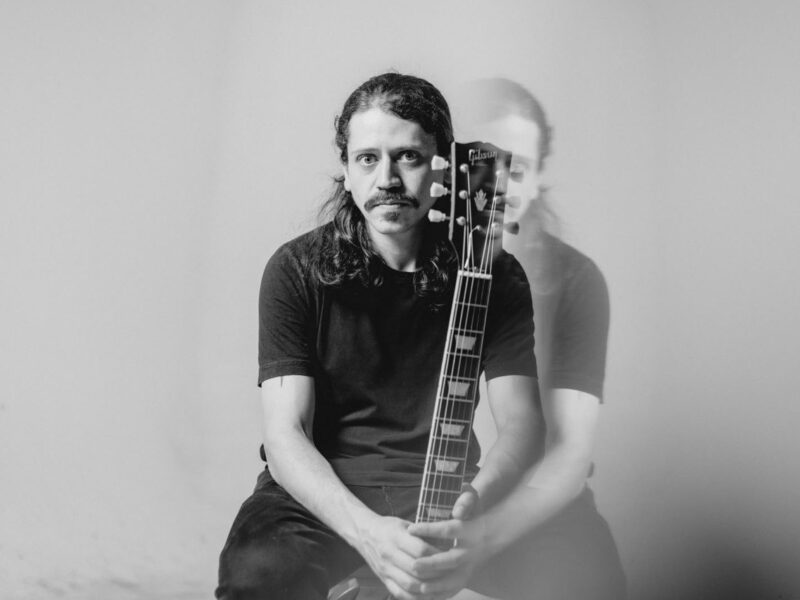 Brunno Veiga transforma anos de rock em um disco mais íntimo