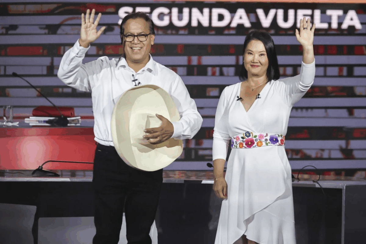 O Peru decide entre o fujimorismo e uma nova Constituição: Sánchez promete referendo e Keiko incita a “guerra”