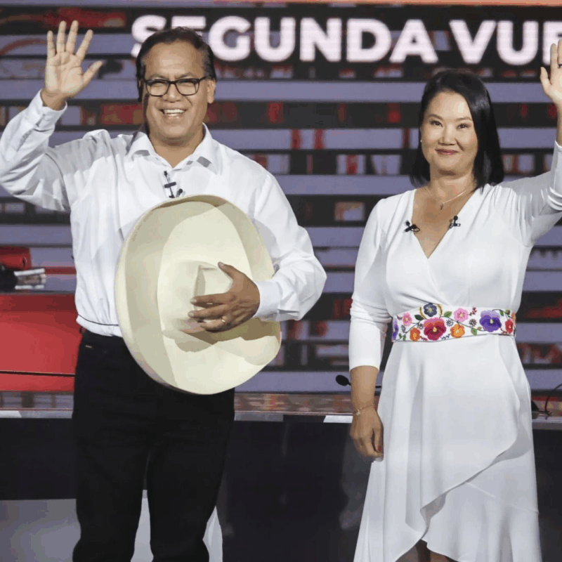 O Peru decide entre o fujimorismo e uma nova Constituição: Sánchez promete referendo e Keiko incita a “guerra”