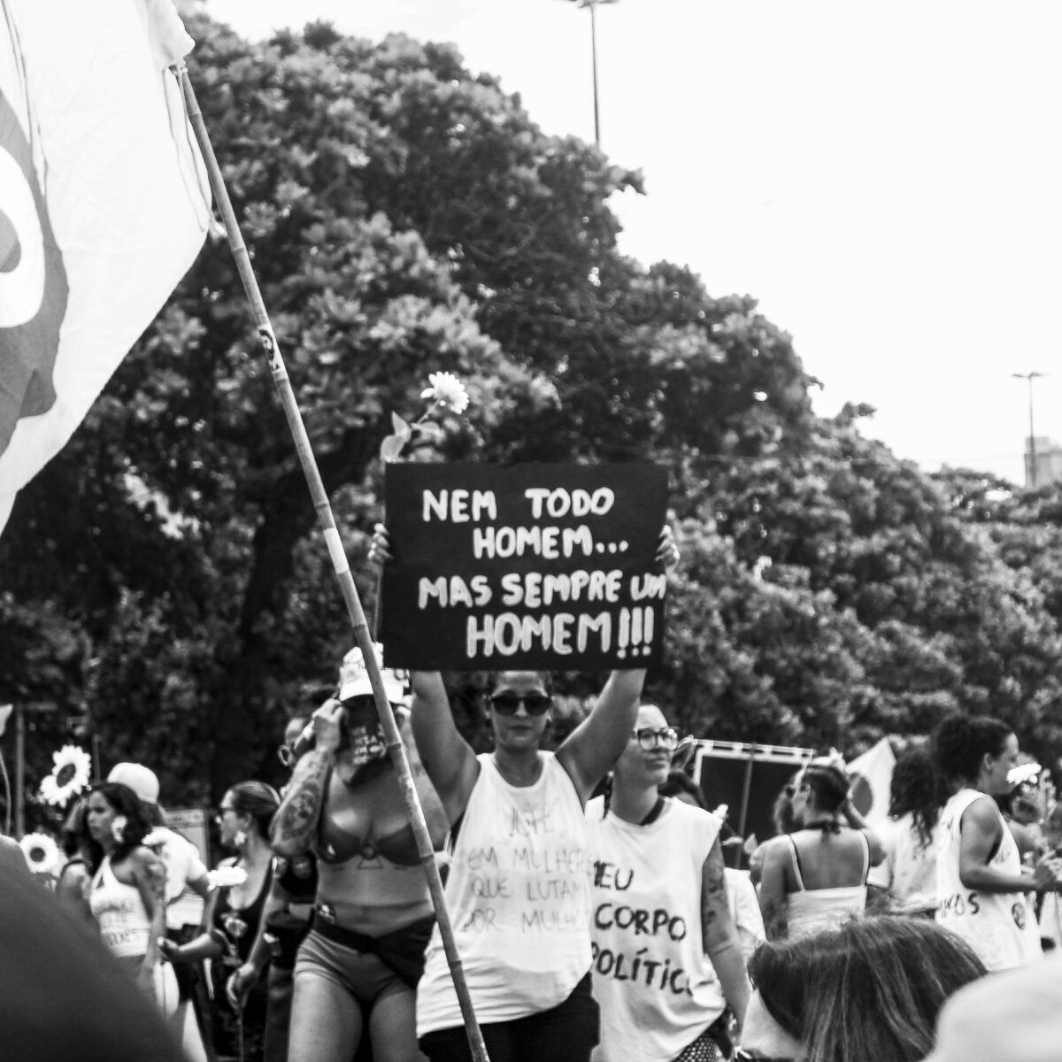 Por que jogadores acusados de violência sexual disputam a Copa do Mundo?