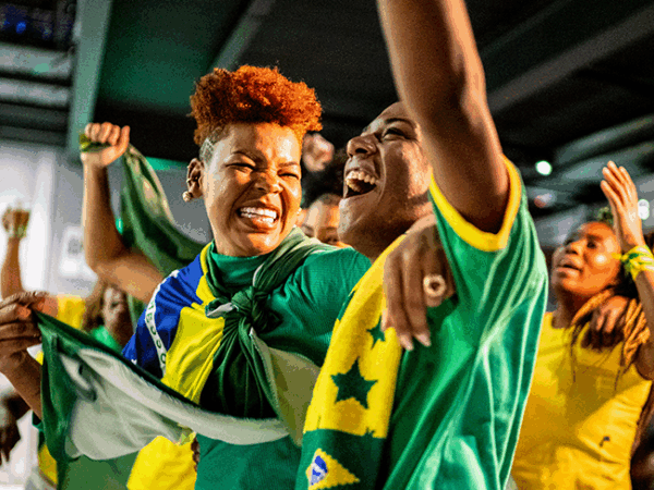 Como diferentes gerações de mulheres viveram a Copa do Mundo