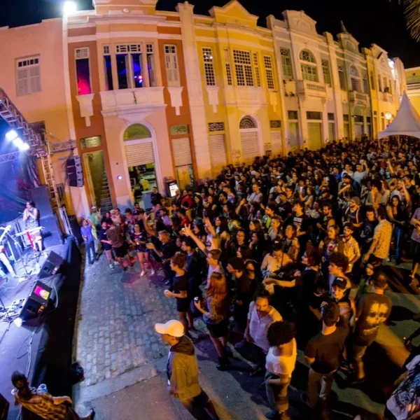 Plataforma SOM abre seleção de artistas para o Circuito Mineiro de Festivais com cachês de até R$10 mil