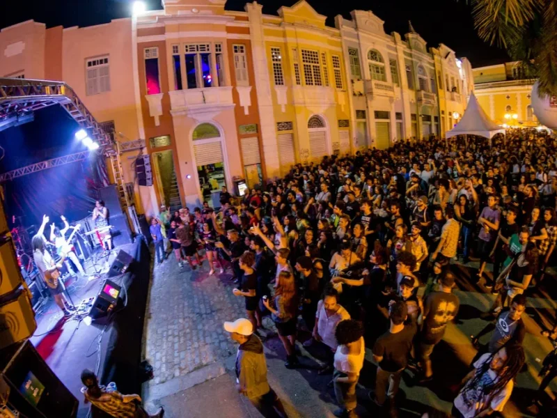Plataforma SOM abre seleção de artistas para o Circuito Mineiro de Festivais com cachês de até R$10 mil