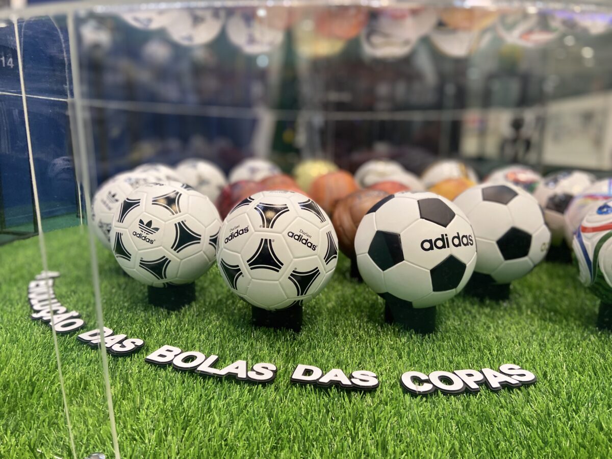 Das costuras à inteligência artificial: como as bolas da Copa do Mundo evoluíram ao longo das décadas