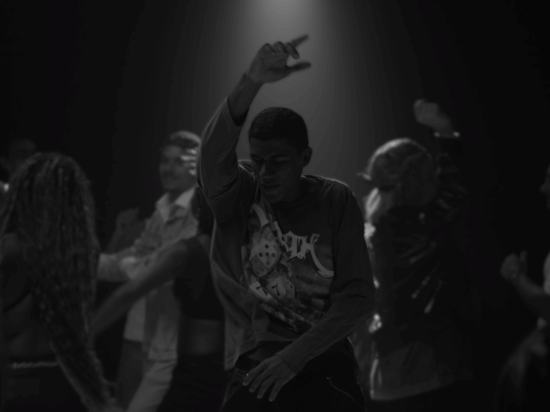 Matheus Tavares funde pop e R&B com a batida do UK Garage no single autoral “Só Penso Em Você”