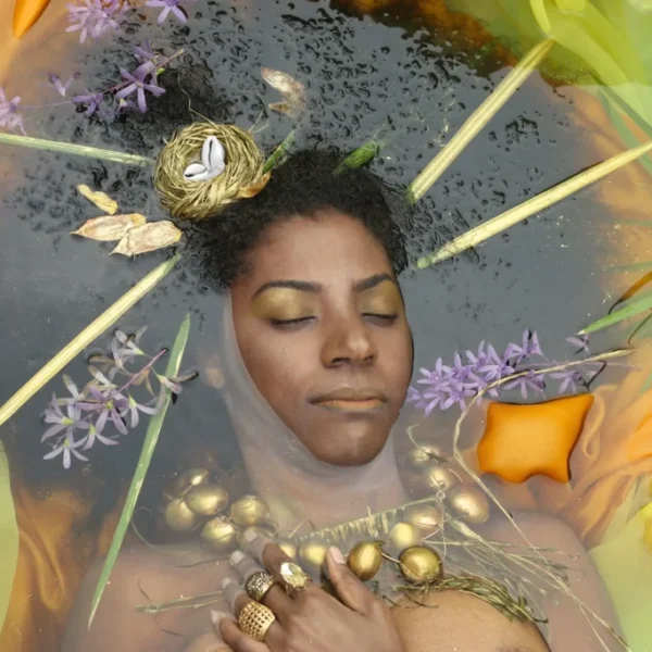 Lia Santos faz da fotografia um território de ancestralidade, cuidado e presença