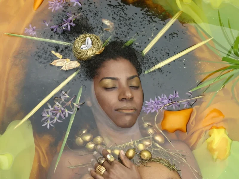 Lia Santos faz da fotografia um território de ancestralidade, cuidado e presença
